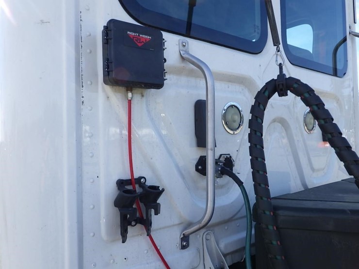 2018-freightliner-cascadia-125-image-25