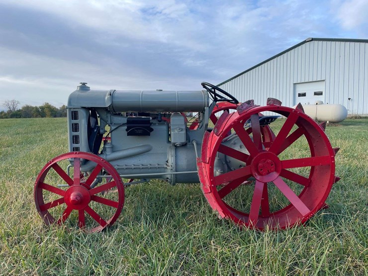 1919-fordson-tractor-image-2