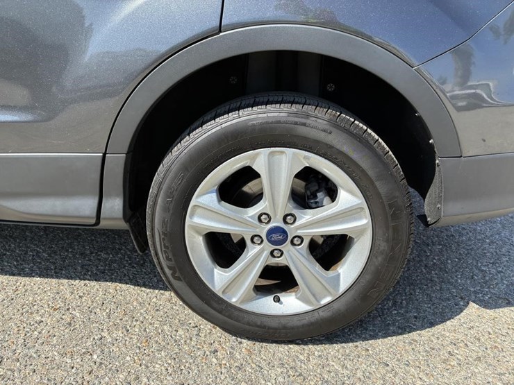 2015-ford-escape-se-image-5