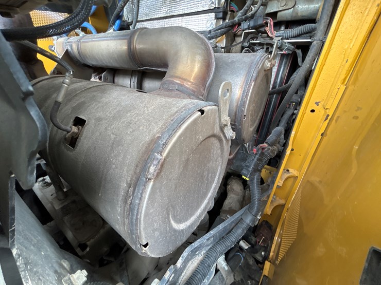 2020-deere-332g-image-34