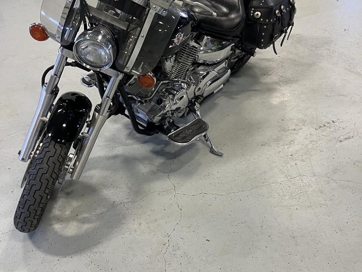 2001-yamaha-xvs1100-image-1