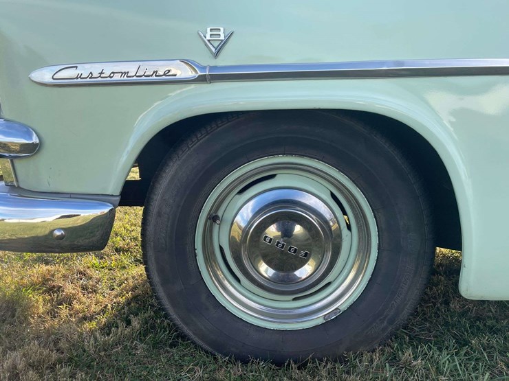 1953-ford-customline-sedan-image-13