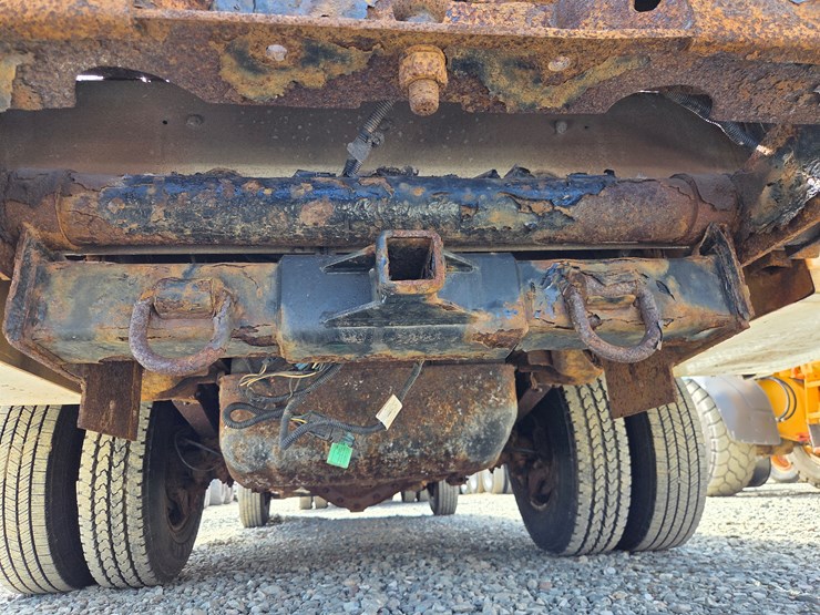 2003-chevrolet-3500-image-28