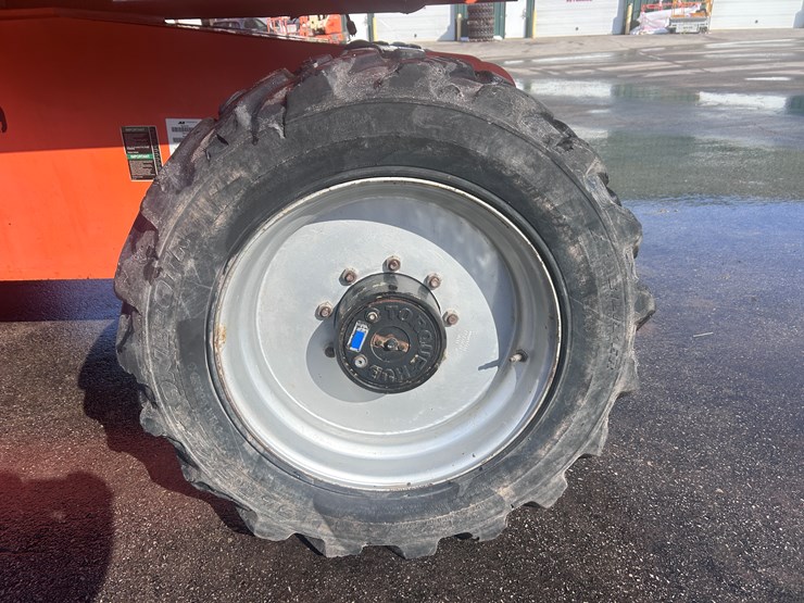 2011-jlg-660sj-image-55