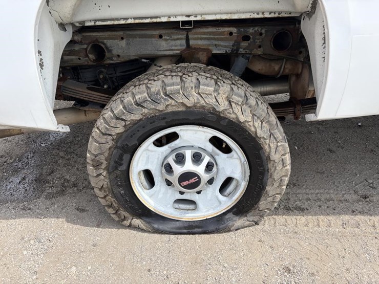 2012-gmc-sierra-2500-image-5