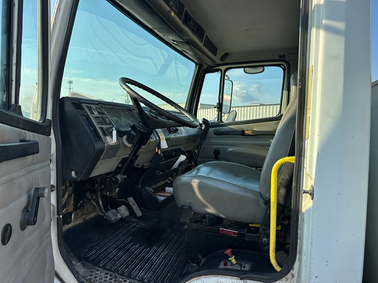 freightliner-fl70-image-63