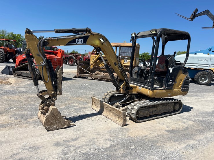 caterpillar-302.5-image-1