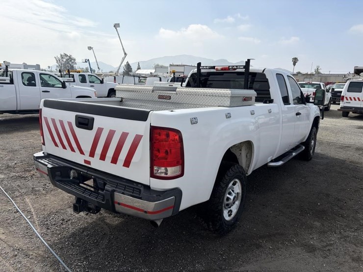 2012-gmc-sierra-2500-image-3