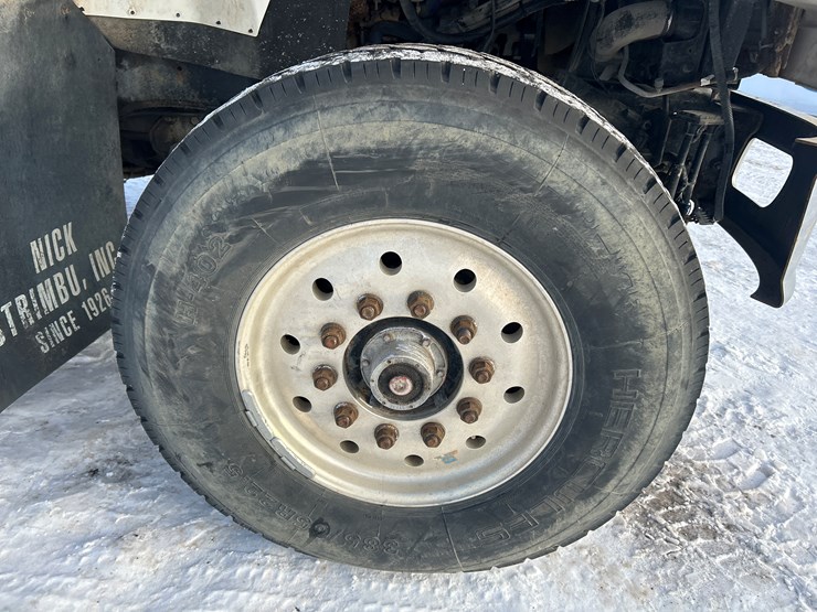 2005-international-7600-image-77