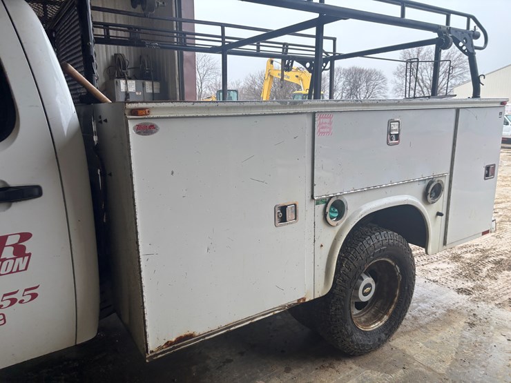 2013-chevrolet-3500-image-46