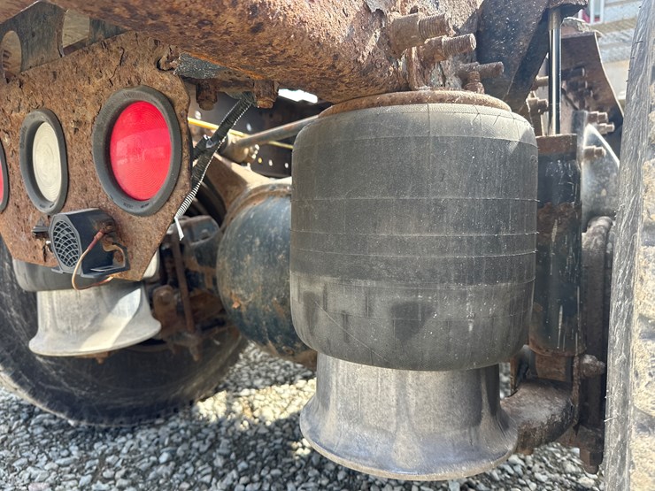 2001-caterpillar-c15-image-35