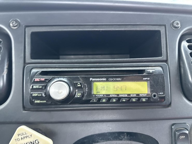 2016-massey-ferguson-8-image-37