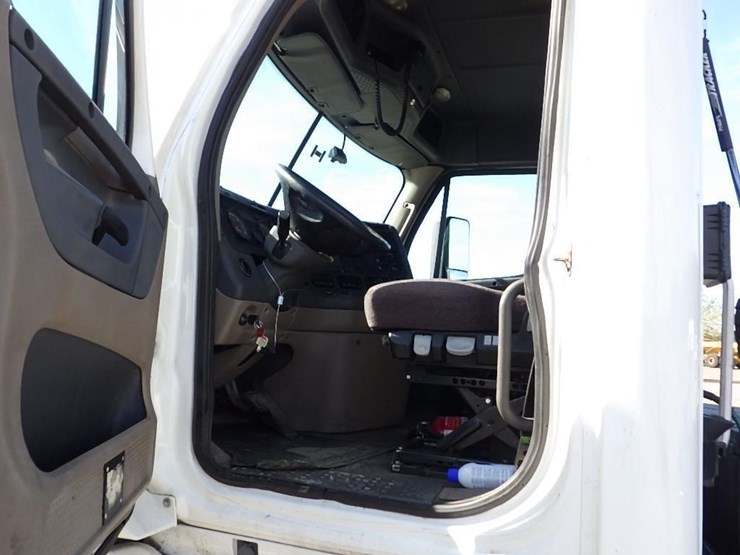 2018-freightliner-cascadia-125-image-36