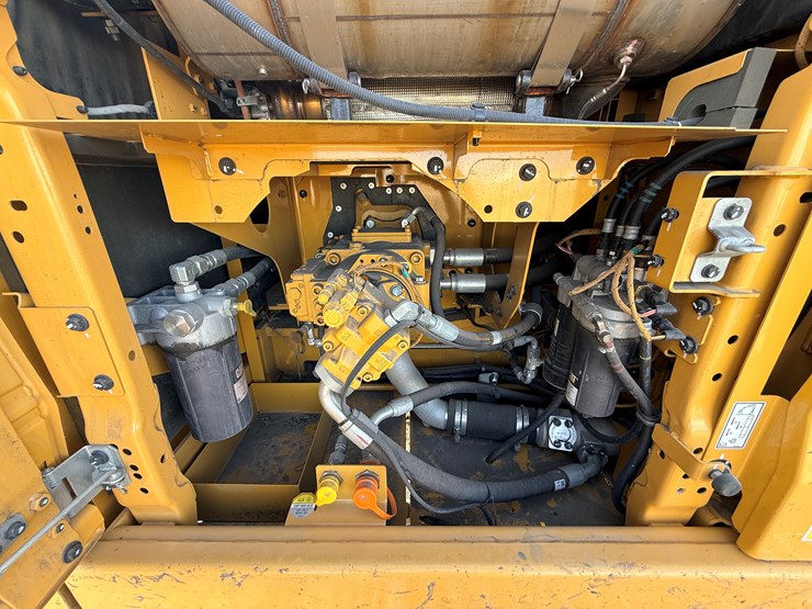 caterpillar-340-image-47