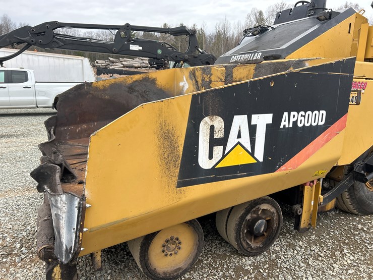 caterpillar-ap-600d-image-17