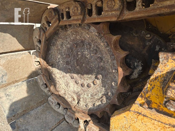 2016-deere-700k-lgp-image-26