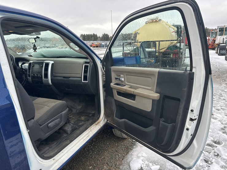 2012-massey-ferguson-8-image-38