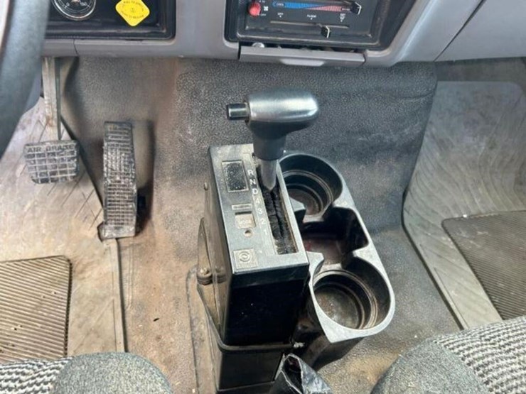 1997-ford-f800-image-15