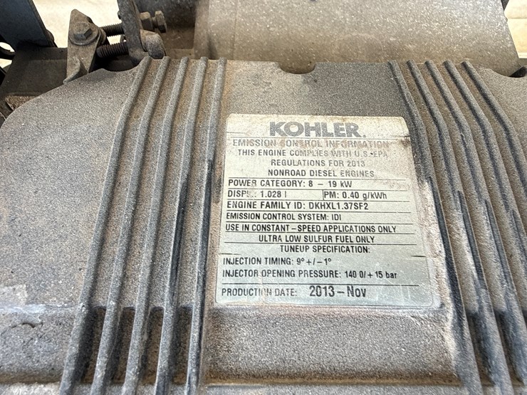 2015-massey-ferguson-8-image-24