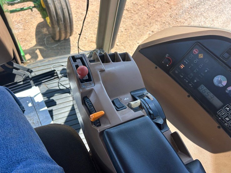 1996-john-deere-8300-image-28