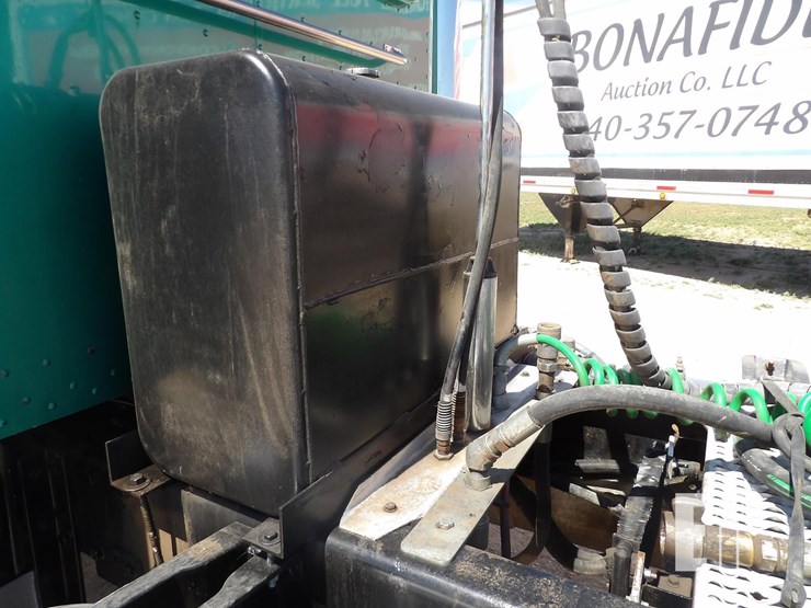 1997-peterbilt-379exhd-image-7