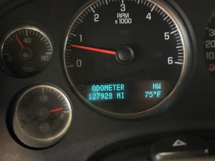 2013-chevrolet-tahoe-image-18