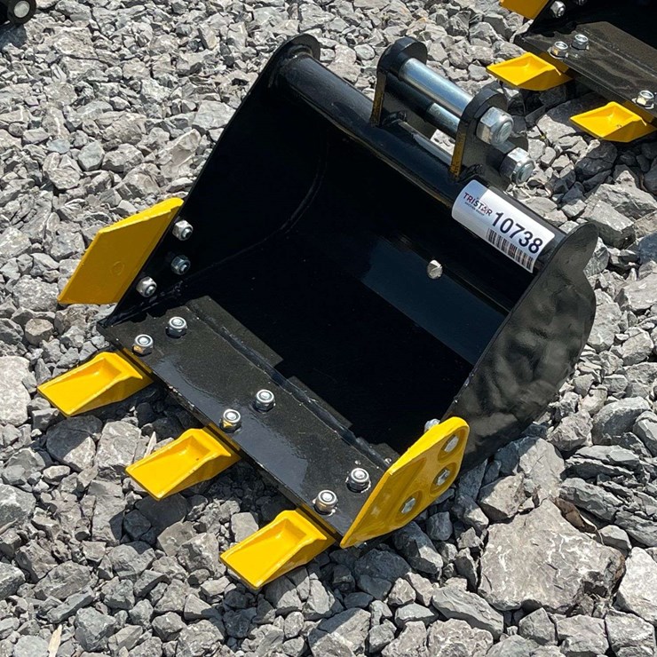 Unused 2026 CE 16" Toothed Bucket