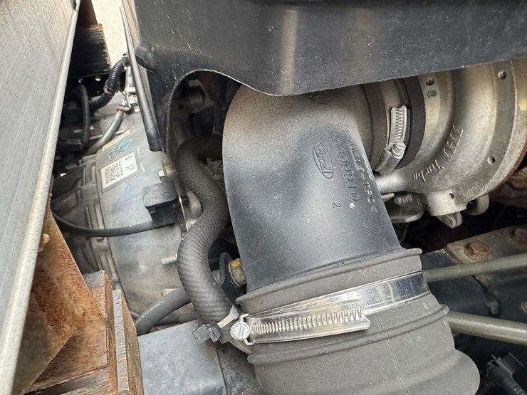 2019-isuzu-nrr-image-46