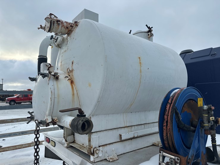 2012-massey-ferguson-8-image-23