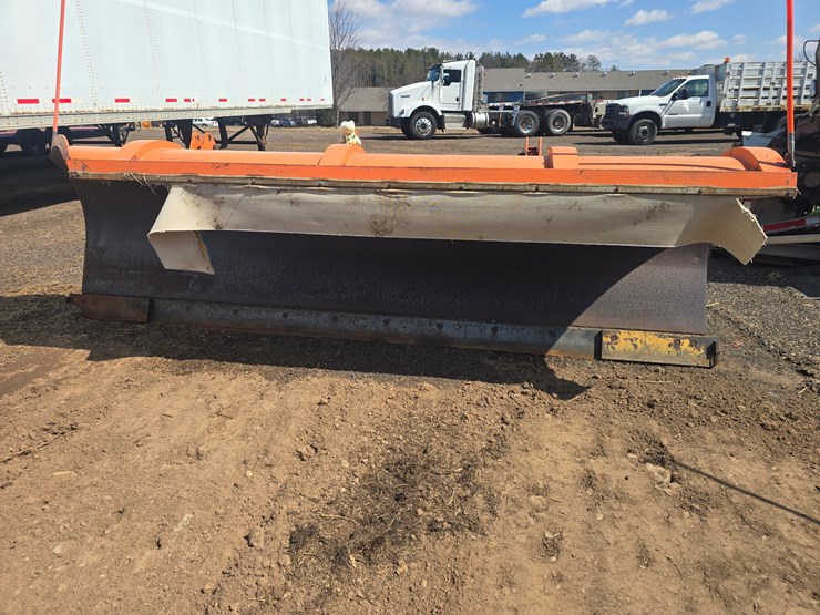 #212-•-2005-sterling-dump-truck-(has-mn-title)-(mora,-mn)-image-45