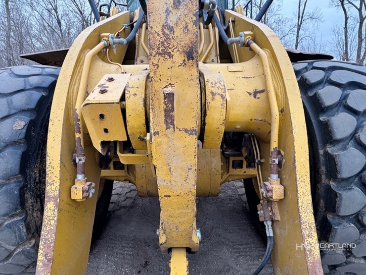 2012-caterpillar-966k-image-12