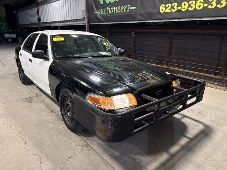 2009-ford-crown-victoria-sdn-image-2