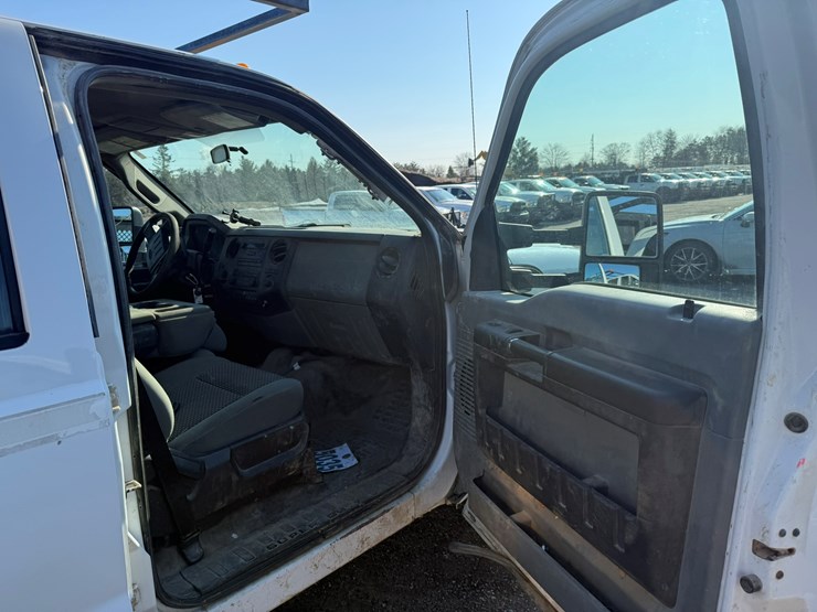 2012-ford-f550-xl-image-41
