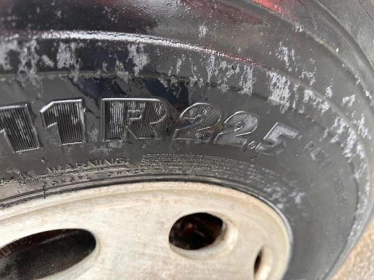 2008-peterbilt-335-image-43