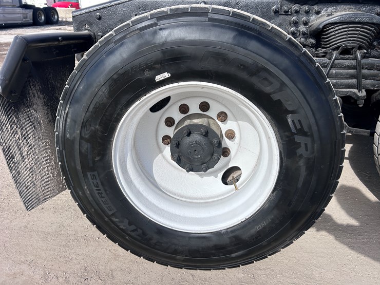 #1680-•-2003-freightliner-day-cab-truck-tractor-image-70