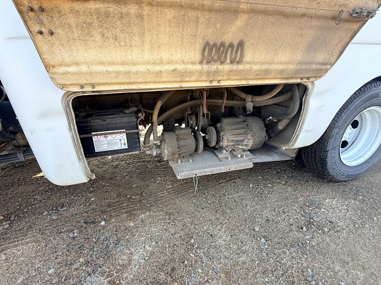 2004-isuzu-npr-image-27