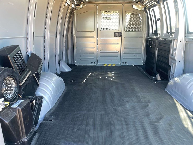 2024-chevrolet-express-2500-image-14