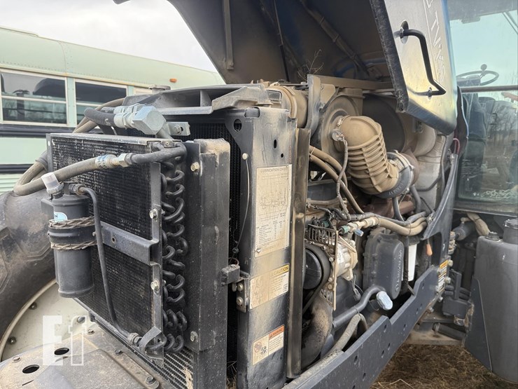 new-holland-tv140-image-33