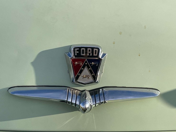 1953-ford-customline-sedan-image-30