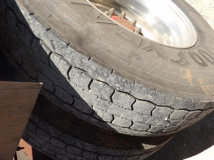 2008-peterbilt-389-image-23