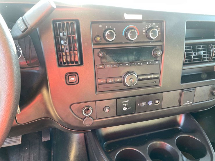 2024-chevrolet-express-2500-image-13