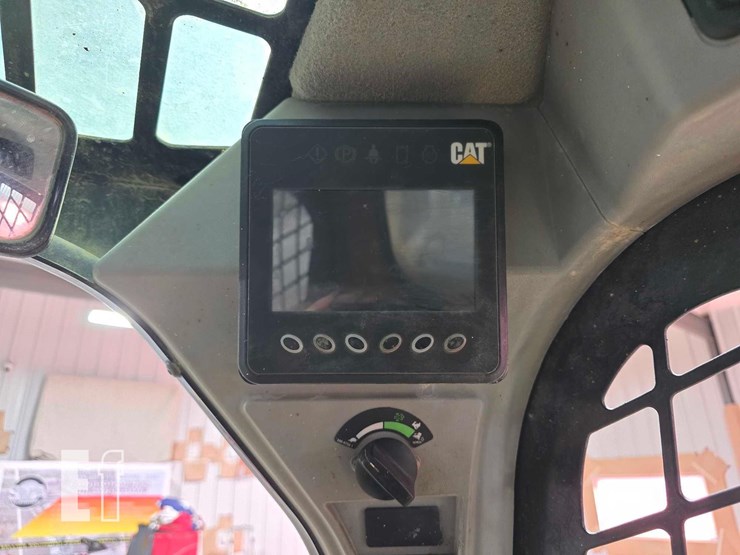 2022-caterpillar-259d3-image-16