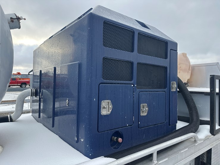 2012-massey-ferguson-8-image-26