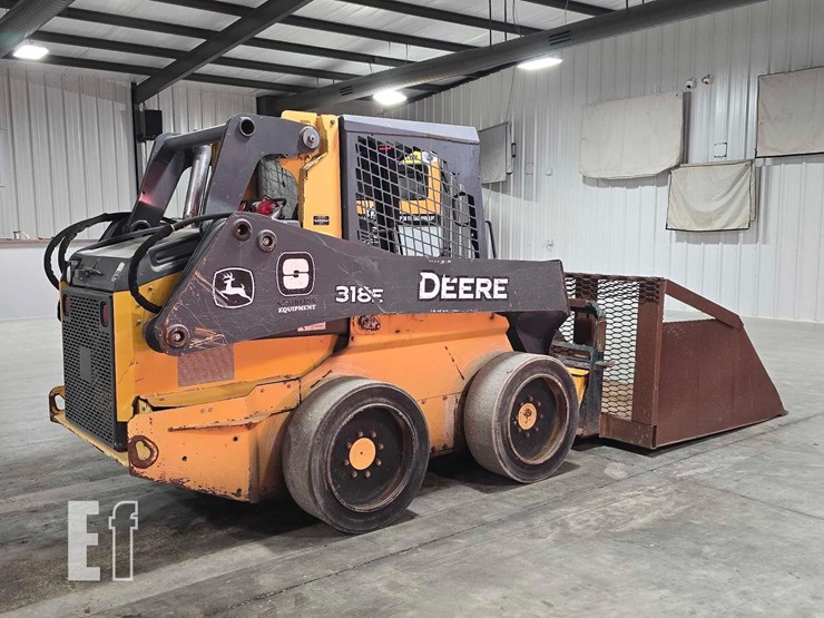 2015-deere-318e-image-3