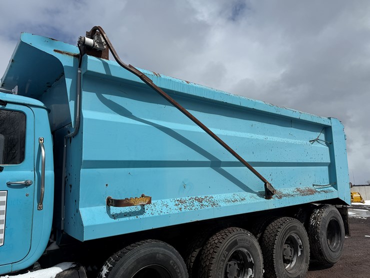 #1056-•-1989-mack-quad-axle-dump-truck-image-11