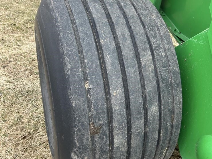 2011-john-deere-568-image-60