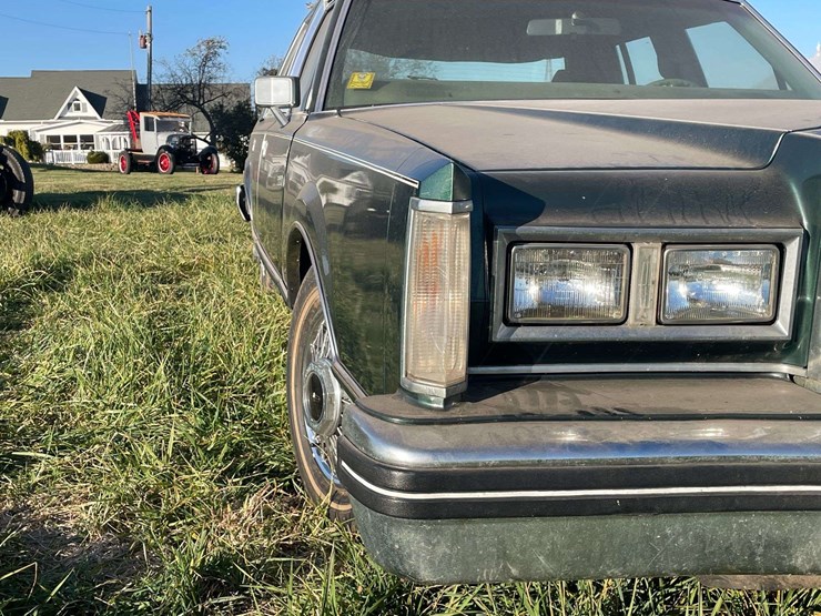 1980-lincoln-continental-town-car-image-11