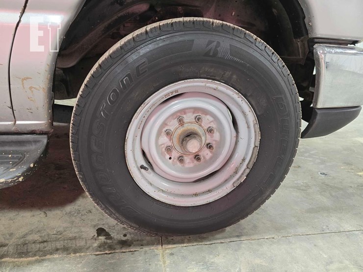 2011-ford-e350-xlt-image-24