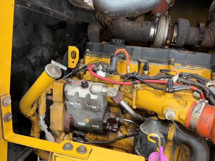 caterpillar-160m-image-38