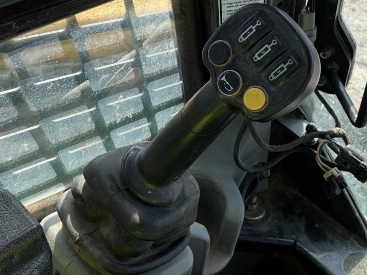 2018-yanmar-s220r-image-23